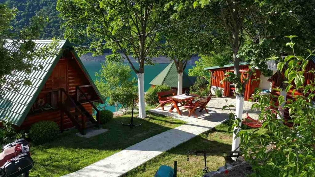 Отели типа «постель и завтрак» B&B Konak Плужине
