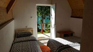 Отели типа «постель и завтрак» B&B Konak Плужине Семейное бунгало-1