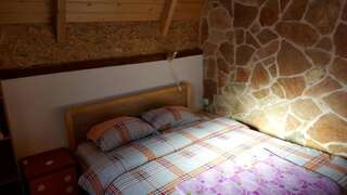 Отели типа «постель и завтрак» B&B Konak Плужине Двухместный номер Делюкс с 1 кроватью (для 2 взрослых и 1 ребенка)-3